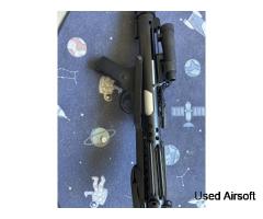 S & T E11 Blaster AEG  with two magazines & battery - Image 2