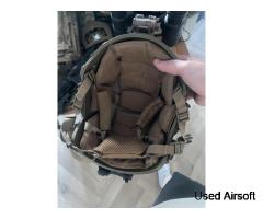 Airsoft helmet w/ accessories - Image 3