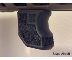 Airsoft M-LOK Angled Grip – Carbon Fibre Infused – Tiger Claw Style - Image 2