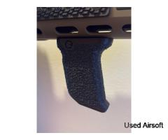 Accelerator-Style M-LOK Angled Grip – Carbon Fibre PETG - Image 4