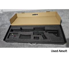 Specna Arms Edge 2.0 RRA SA-E05 comes boxed with 2 mags and stubby grip