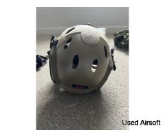 Airsoft bundle of equipment(fast helmet with tactical vest) - Image 2