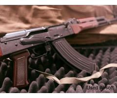 Never fielded Tokyo marui akm W/ 4 mags