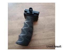 FAB Defense rubberised full hand vertical picatinny foregrip