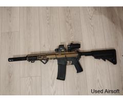Specna Arms M4 URGI 11"5 AEG Silent Holographic Sight AN/PEQ