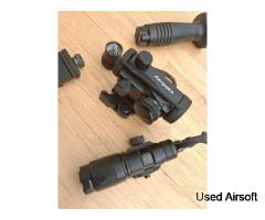 SF weapon light, Aimpoint red dot sight - Image 2