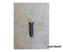 Picatinny Nylon Polymer Vertical Foregrip (Black)