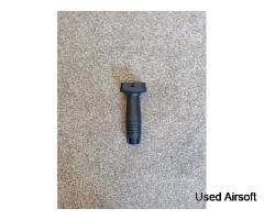 Picatinny Nylon Polymer Vertical Foregrip (Black) - Image 2