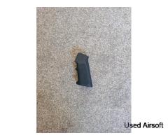 AR-15 A2 pistol grip - Image 2