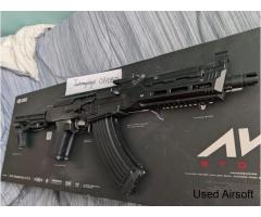 Tokyo Marui NEXT-GEN Recoil AK Storm + 5 Mags, 2 7.4v LiPos