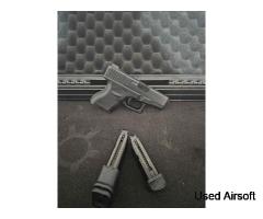 WE G26C Gas Blowback Pistol + 2 Magazines - Image 2