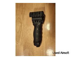 Railed Front Grip - Image 2