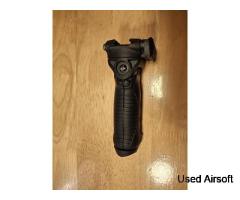 Railed Front Grip - Image 3