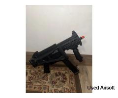 Heckler & Koch UMP Electric Airsoft Gun Black With Magazines And Battery - Image 3