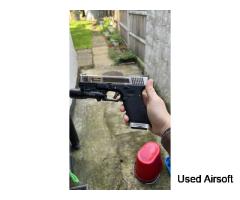 WE Glock 17 GBB Airsoft Pistol – Custom Slide, SureFire Torch & Tracer - Image 2