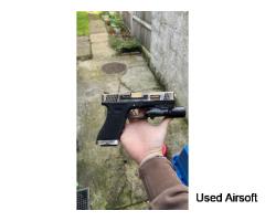 WE Glock 17 GBB Airsoft Pistol – Custom Slide, SureFire Torch & Tracer - Image 3
