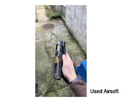 WE Glock 17 GBB Airsoft Pistol – Custom Slide, SureFire Torch & Tracer - Image 4