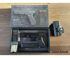 Tokyo Marui Glock 19 3rd Gen gas pistol with holster