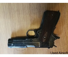 WE 1911 with 4 magazines and real walnut grips - Image 2