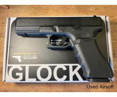Like New Umarex Glock 17 Gen 4 with extras - Image 3