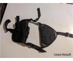 Adjustable shoulder holster for gun and magazines - Image 2