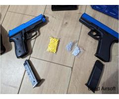Airsoft Pistol kit - x2 pistols and target - Image 3