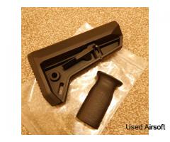 Replica Magpul stock and foregrip