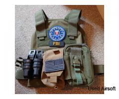 Tactical vest, gloves and face protection - Image 1