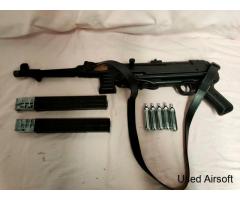 Umarex Legends MP40 German - 4.5mm BB CO2 Air Rifle with 2 mags and CO2