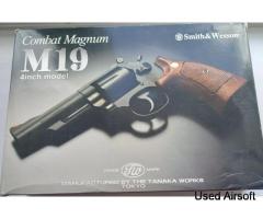 SMITH AND WESSON M19.