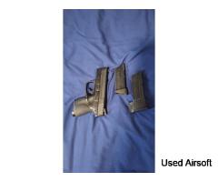 GBB WE little bird pistol - 2 mags