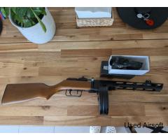 Various air soft guns