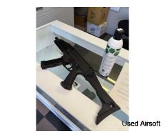 Selling my 2 airsoft weapons plus accessories