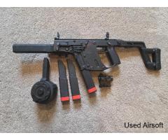 Airsoft Krytac Kriss Vector AEG Black 3 Mags, Drum, Red Dot, Peq-15, Silencer