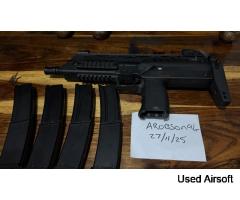 WE GBB SMG-8 + 4 MAGS!!