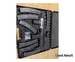 Gas TM Black MP7 Bargin with 7 mags and sight with gun box