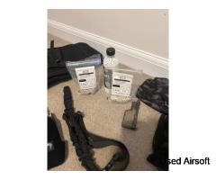 Gear Bundle, Comes with goggles, gun bag, Gun sling and pistol holster, Beanies, Masks, Gloves - Image 4