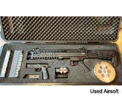 Biohazard Thors hammer with 01p hand gun