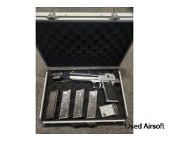 Tokyo Marui .50AE Hard Kick Desert Eagle (extra mags)