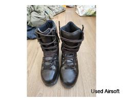 Highlander pro force brown leather boots (Size 8)