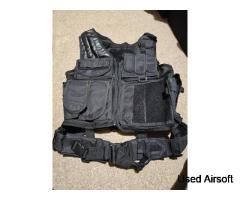 Light weight black tactical vest with belt attached - Image 2