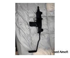 KWC CO2 blowback uzi SMG.   price not set at 200 will take nearest offers - Image 2